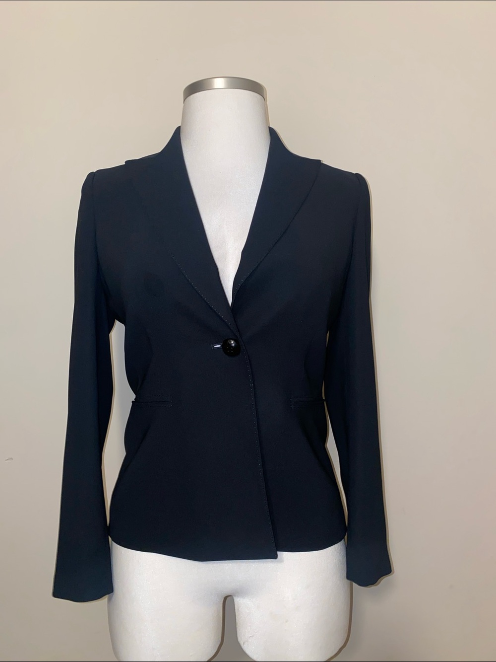 Women’s size 8 Kasper one button black blazer.